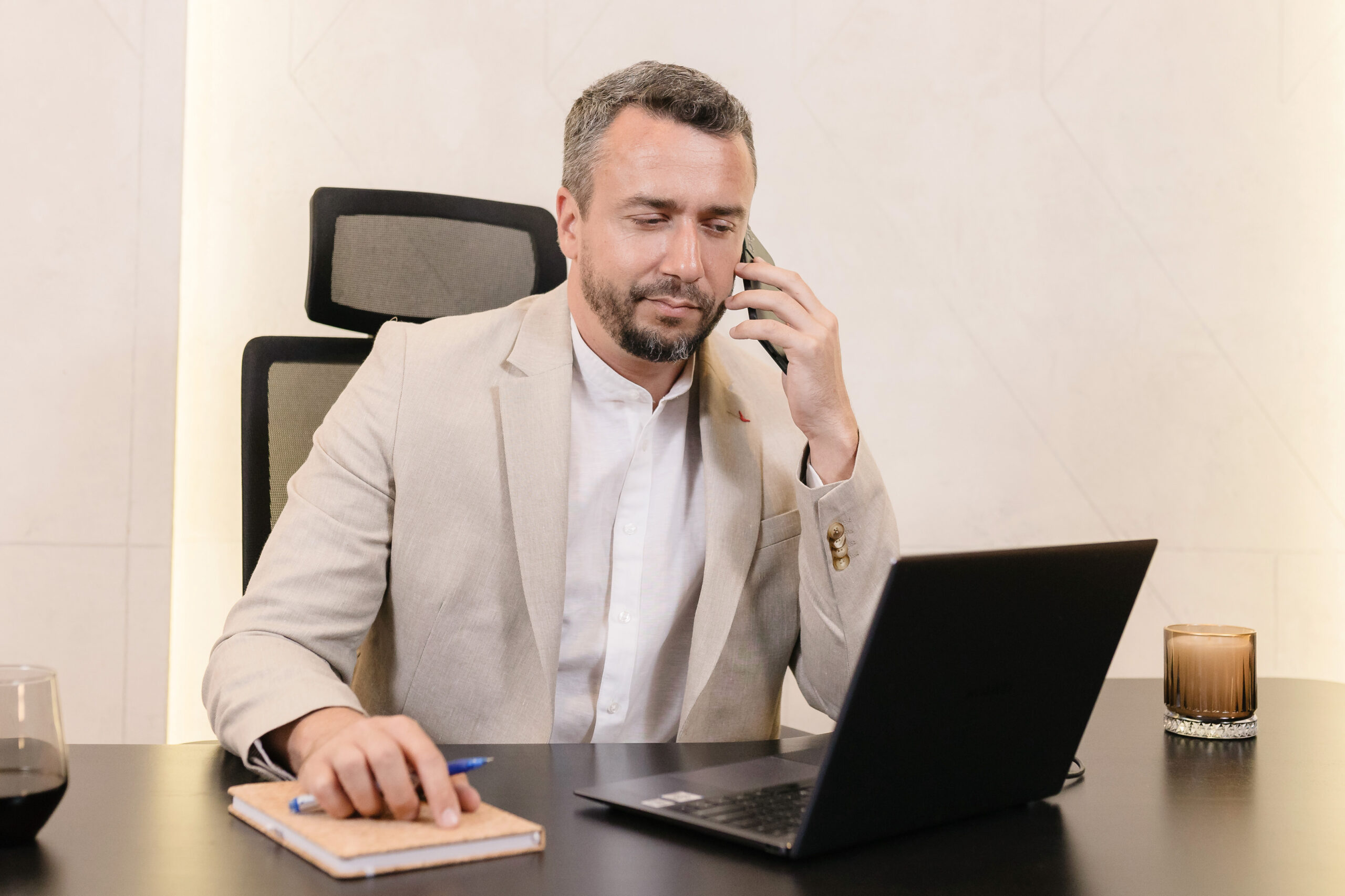 Portret corporate — EMIRAL Media - Mircea Saplacan