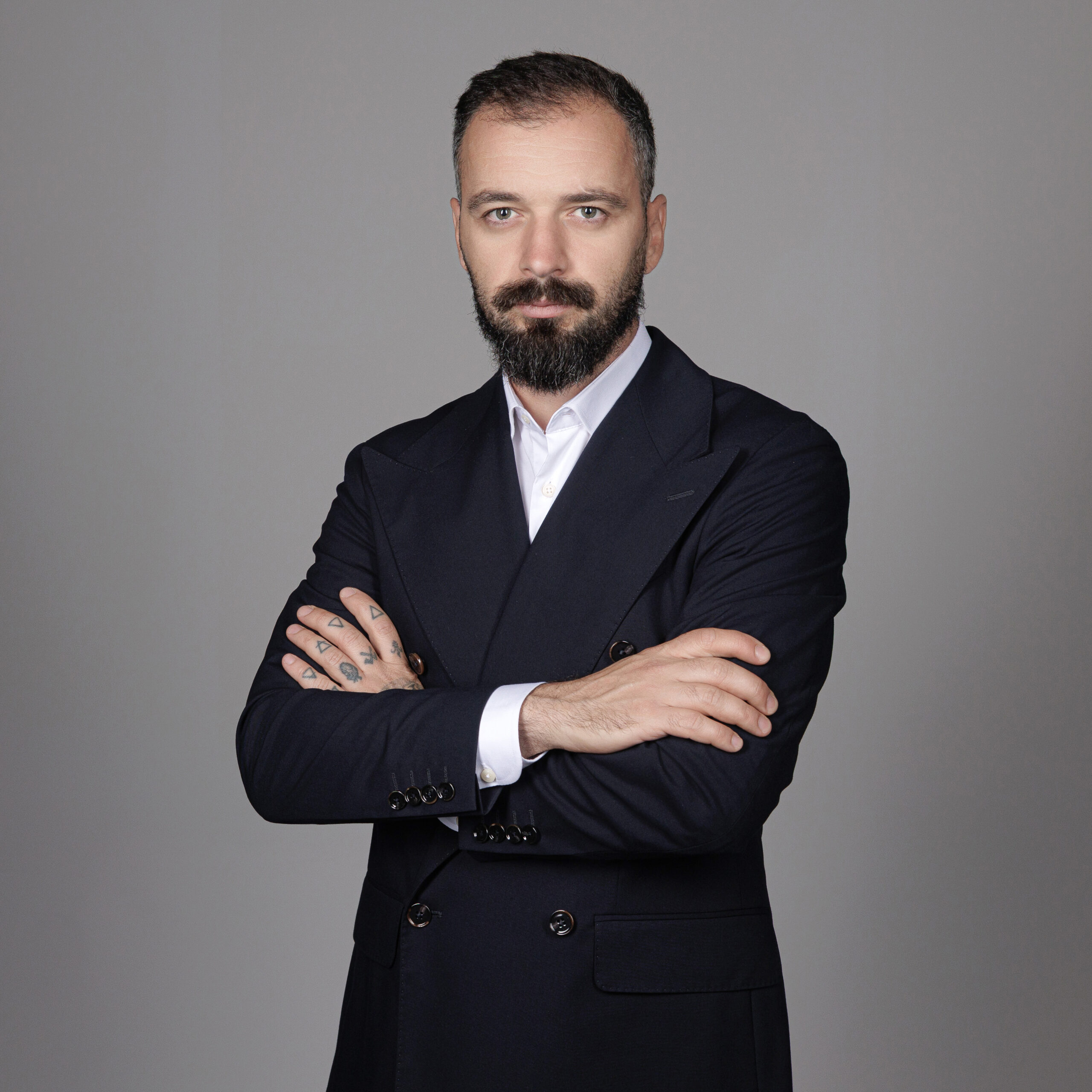 Portret studio — Mihai Paun